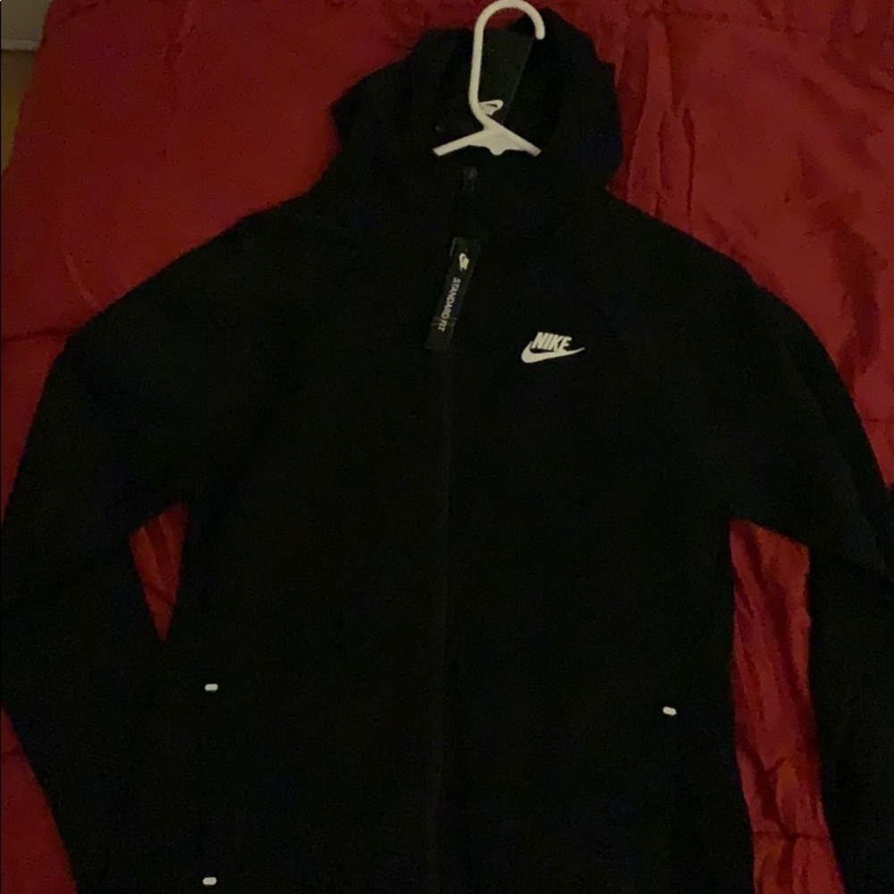 Nike tech comes with pants size small